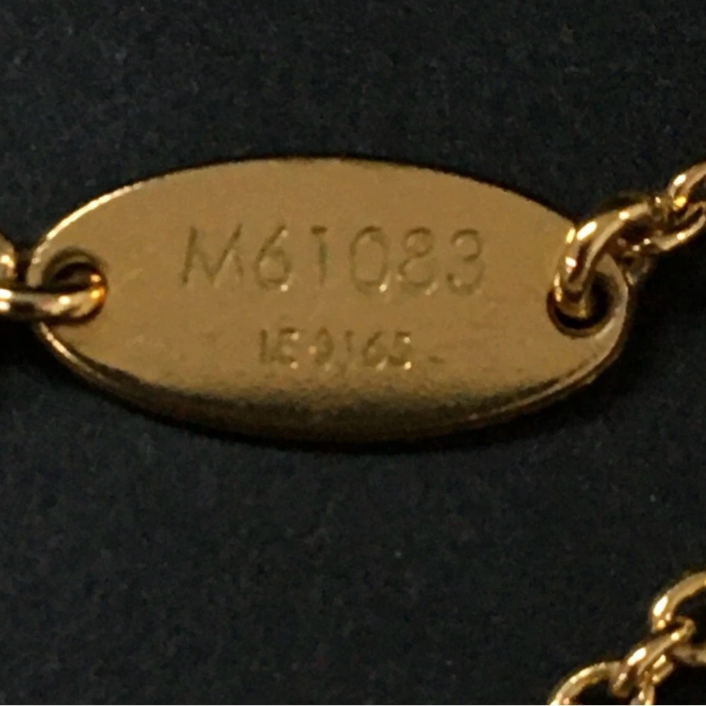 Louis Vuitton Gold ‘V’ Necklace - Picture 7 of 7